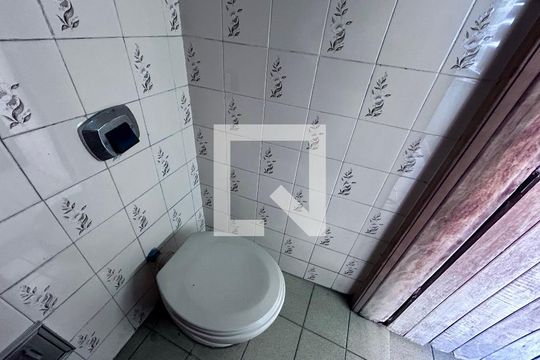 Lavabo 1 de casa à venda com 3 quartos, 316m² em Jardim Munhoz, Guarulhos