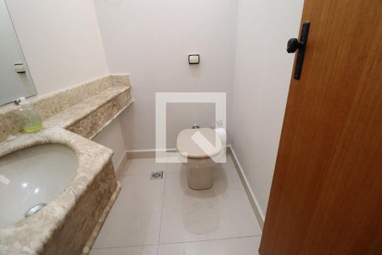 Casa para alugar com 5 quartos, 220m² em Santa Mônica, Uberlândia