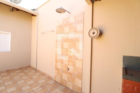 Casa para alugar com 5 quartos, 220m² em Santa Mônica, Uberlândia