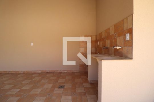 Casa para alugar com 5 quartos, 220m² em Santa Mônica, Uberlândia