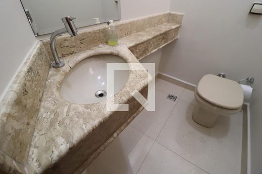 Casa para alugar com 5 quartos, 220m² em Santa Mônica, Uberlândia