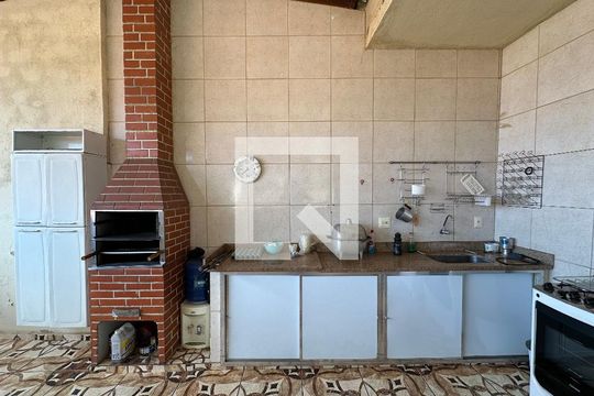 Casa à venda com 2 quartos, 180m² em Bonfim, Belo Horizonte