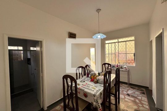 Casa à venda com 2 quartos, 180m² em Bonfim, Belo Horizonte
