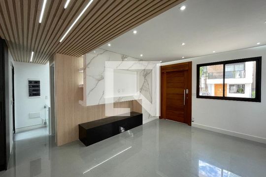 Sala de casa de condomínio para alugar com 3 quartos, 148m² em Parque Rincao, Cotia