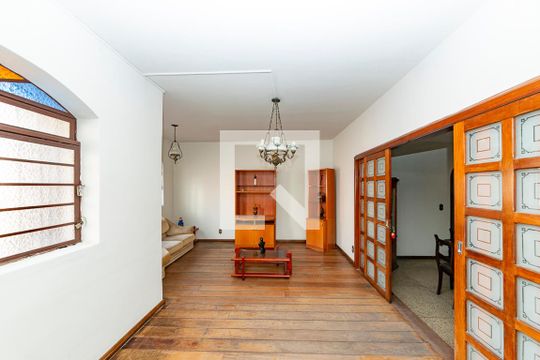 Sala 1 de casa à venda com 5 quartos, 240m² em Carlos Prates, Belo Horizonte