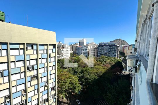 Vista do Quarto 01 de apartamento para alugar com 1 quarto, 30m² em Copacabana, Rio de Janeiro