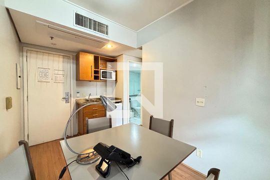 Sala/Cozinha de apartamento à venda com 1 quarto, 69m² em Moema, São Paulo