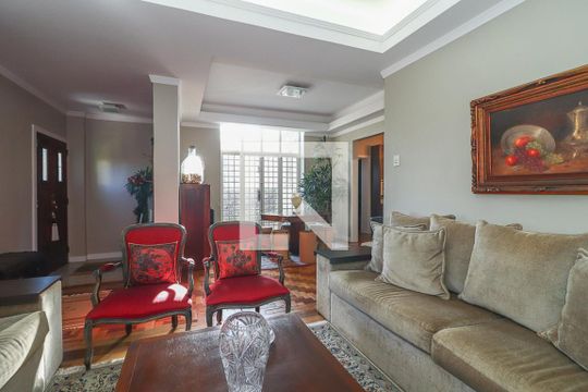 Sala de casa à venda com 3 quartos, 490m² em Petrópolis, Porto Alegre