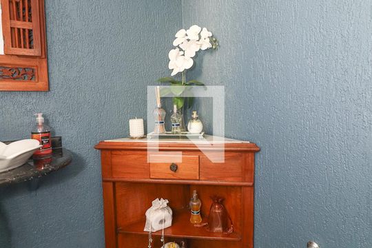 Lavabo 1 de casa à venda com 3 quartos, 490m² em Petrópolis, Porto Alegre