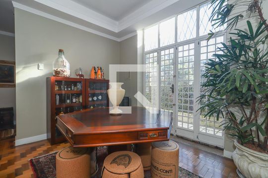 Sala de casa à venda com 3 quartos, 490m² em Petrópolis, Porto Alegre