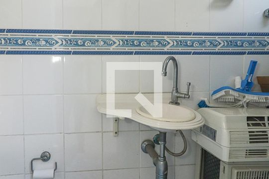 Lavabo 2 de casa à venda com 3 quartos, 490m² em Petrópolis, Porto Alegre