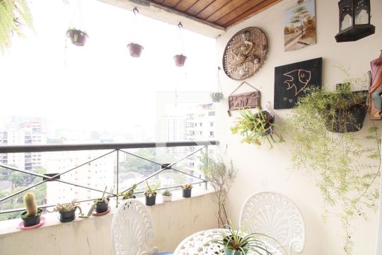 Varanda Sala de apartamento à venda com 2 quartos, 58m² em Vila Andrade, São Paulo