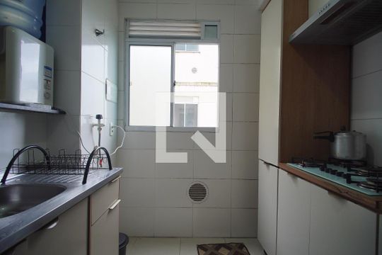Cozinha de apartamento para alugar com 2 quartos, 50m² em Feitoria, São Leopoldo