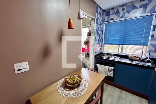 Cozinha de apartamento à venda com 2 quartos, 56m² em Jardim Vila Galvao, Guarulhos