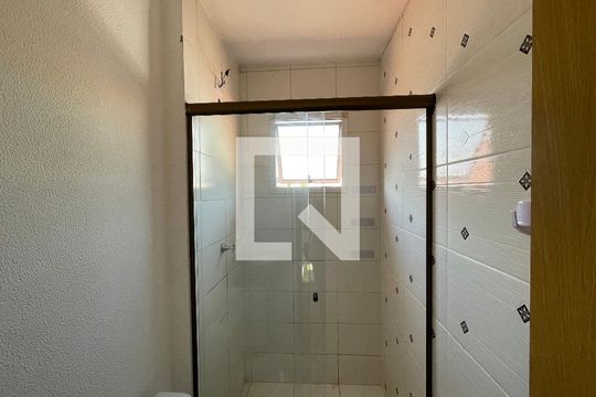 Banheiro de casa de condomínio para alugar com 2 quartos, 94m² em Jardim Isis, Cotia
