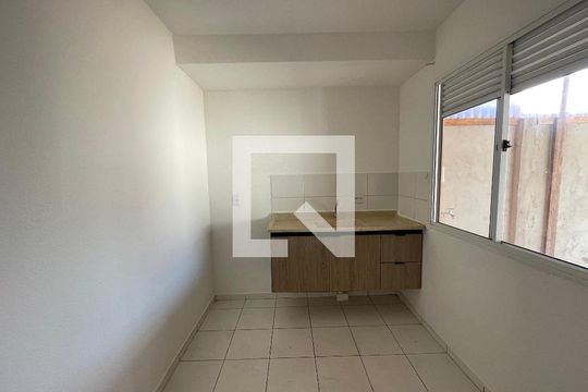 Cozinha de casa de condomínio para alugar com 2 quartos, 94m² em Jardim Isis, Cotia