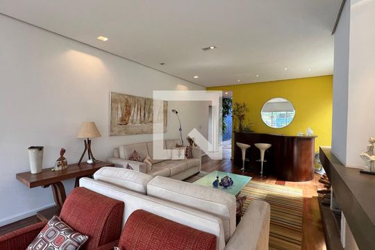 Sala de casa à venda com 5 quartos, 230m² em Alto de Pinheiros, São Paulo