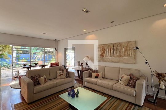 Sala de casa à venda com 5 quartos, 230m² em Alto de Pinheiros, São Paulo