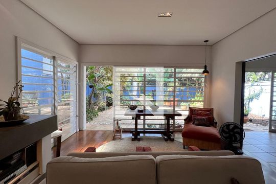 Sala de casa à venda com 5 quartos, 230m² em Alto de Pinheiros, São Paulo