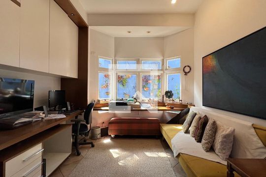 Sala de TV de casa à venda com 5 quartos, 230m² em Alto de Pinheiros, São Paulo