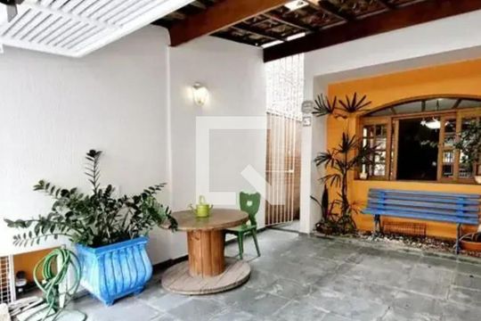 Quintal de casa à venda com 2 quartos, 250m² em Itaim Bibi, São Paulo