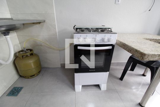 Cozinha de kitnet/studio para alugar com 1 quarto, 20m² em Martins, Uberlândia