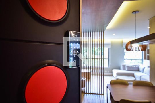 Detalhe de apartamento para alugar com 1 quarto, 70m² em Panamby, São Paulo