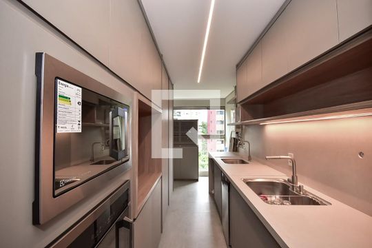 Cozinha de apartamento para alugar com 1 quarto, 70m² em Panamby, São Paulo