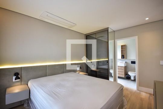 Suíte de apartamento para alugar com 1 quarto, 70m² em Panamby, São Paulo
