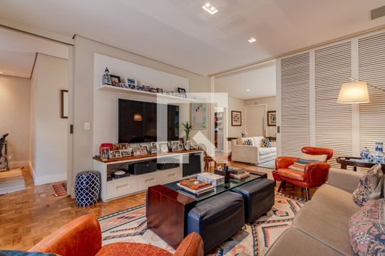 Sala de casa à venda com 3 quartos, 350m² em Jardim Paulistano, São Paulo