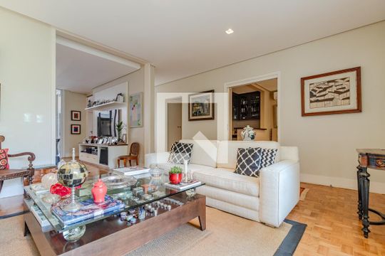 Sala de casa à venda com 3 quartos, 350m² em Jardim Paulistano, São Paulo