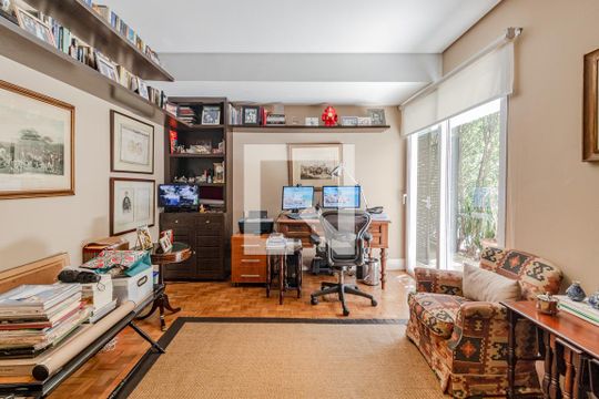 Escritório de casa à venda com 3 quartos, 350m² em Jardim Paulistano, São Paulo