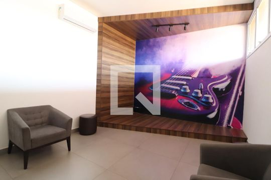 Área comum - Sala de música de casa de condomínio para alugar com 3 quartos, 212m² em Laranjeiras, Uberlândia