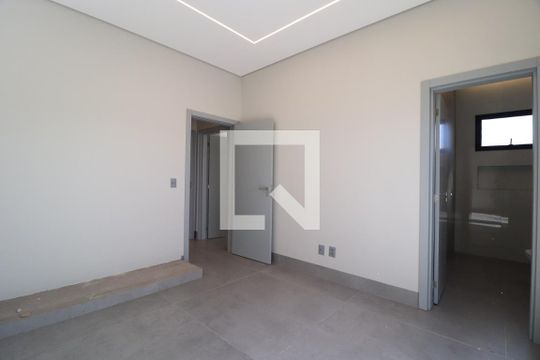 Suíte de casa de condomínio para alugar com 3 quartos, 212m² em Laranjeiras, Uberlândia