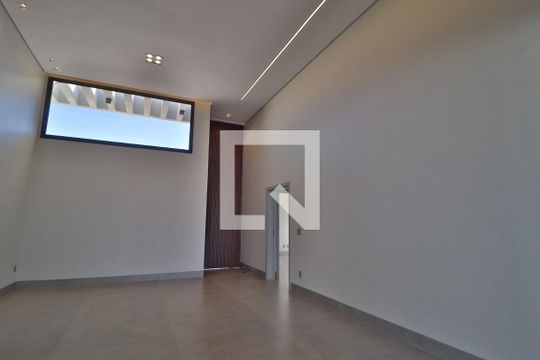 Sala de casa de condomínio para alugar com 3 quartos, 212m² em Laranjeiras, Uberlândia