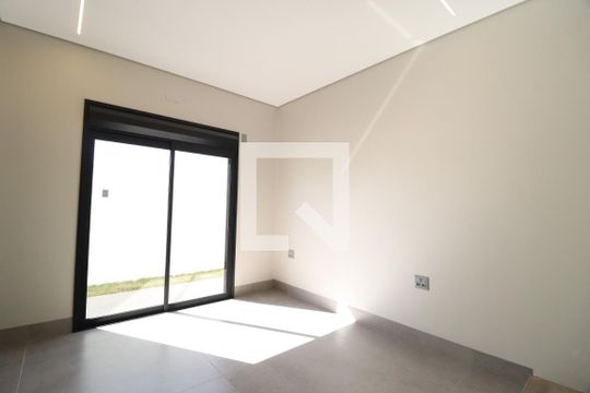 Suíte de casa de condomínio para alugar com 3 quartos, 212m² em Laranjeiras, Uberlândia