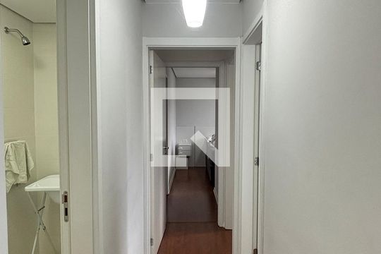 Corredor de apartamento à venda com 3 quartos, 84m² em Parque Sao Vicente, Santo André