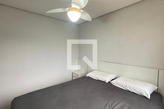 Suite de apartamento à venda com 3 quartos, 84m² em Parque Sao Vicente, Santo André