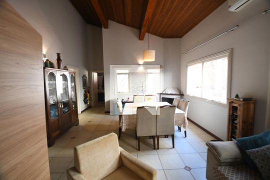 Sala de casa de condomínio à venda com 3 quartos, 192m² em Loteamento Caminhos de San Conrado (sousas), Campinas