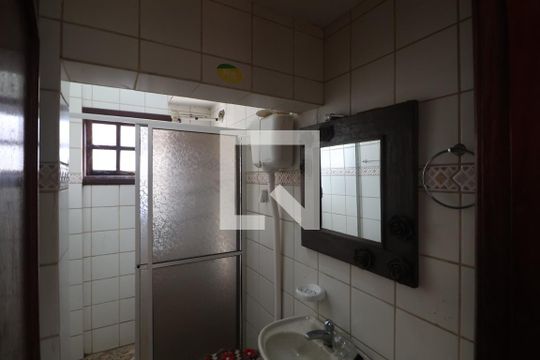 Banheiro de serviço de casa para alugar com 5 quartos, 600m² em Marechal Rondon, Canoas