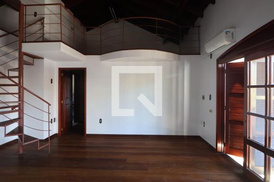 Suíte de casa para alugar com 5 quartos, 600m² em Marechal Rondon, Canoas