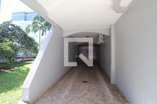 Garagem de casa para alugar com 5 quartos, 600m² em Marechal Rondon, Canoas