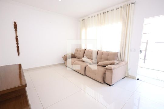 Sala de casa de condomínio para alugar com 3 quartos, 130m² em Parque Industrial Joao Bras, Goiânia