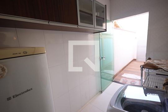Área de Serviço de casa de condomínio para alugar com 3 quartos, 130m² em Parque Industrial Joao Bras, Goiânia