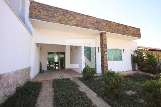 Fachada de casa de condomínio para alugar com 3 quartos, 130m² em Parque Industrial Joao Bras, Goiânia