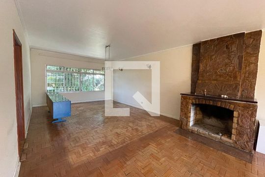 Sala de casa para alugar com 2 quartos, 890m² em Jardim Central, Cotia
