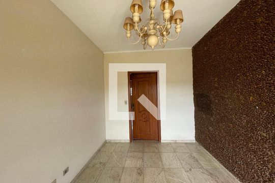 Sala de casa para alugar com 2 quartos, 890m² em Jardim Central, Cotia
