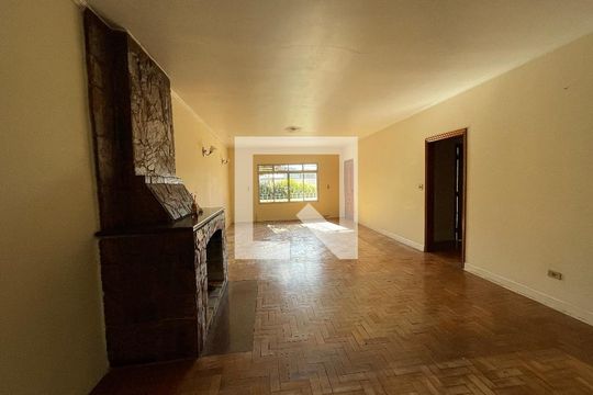 Sala de casa para alugar com 2 quartos, 890m² em Jardim Central, Cotia