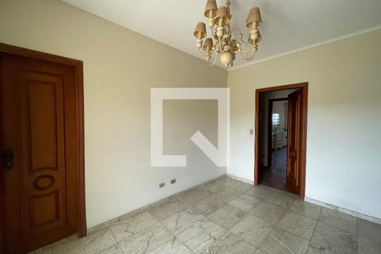 Sala de casa para alugar com 2 quartos, 890m² em Jardim Central, Cotia
