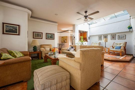 Sala de casa à venda com 3 quartos, 250m² em Jardim Paulistano, São Paulo
